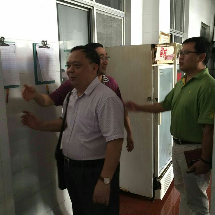 省教育厅安全检查组到我校食堂开展食品安全检查工作